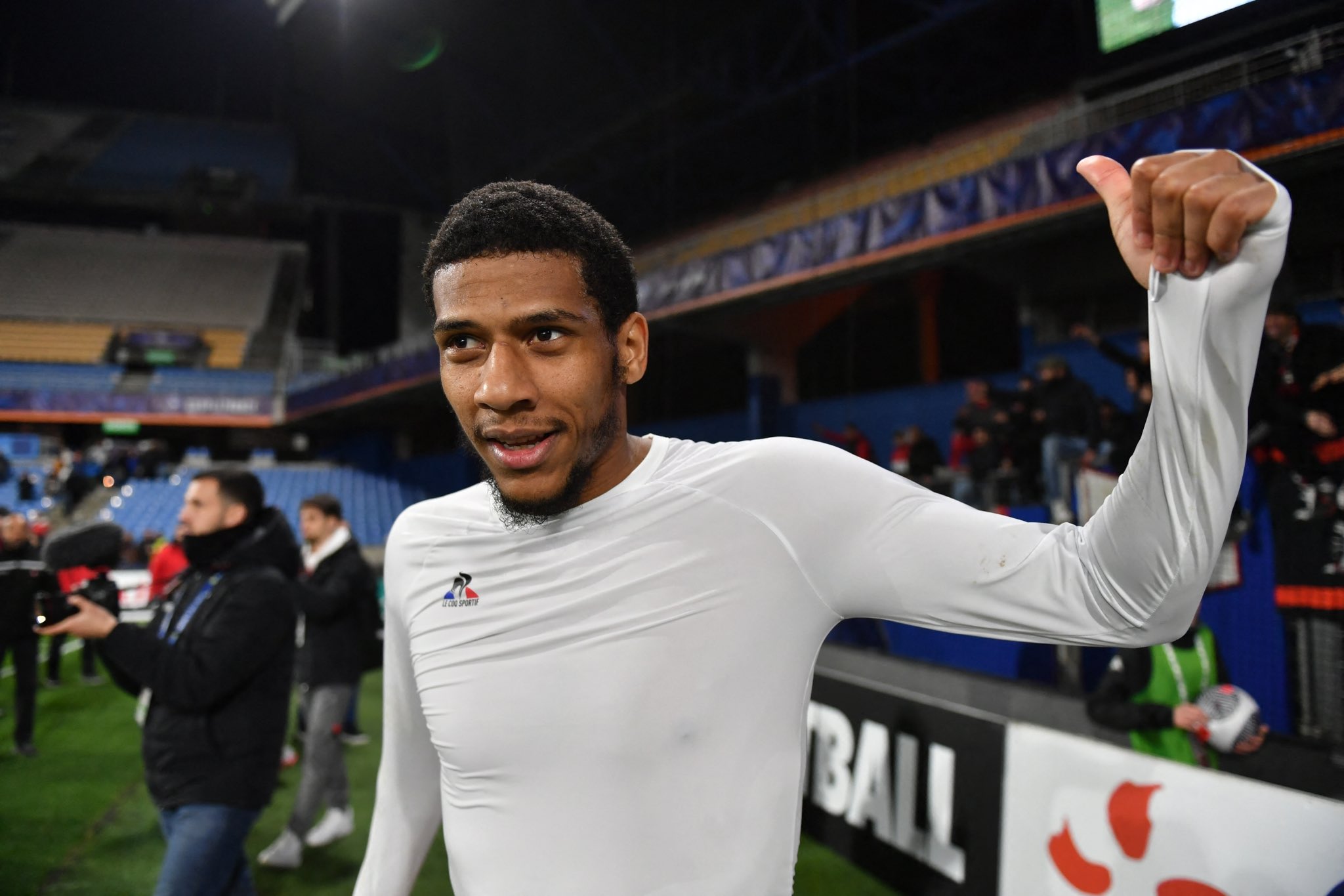 ean-Clair Todibo, muốn chuyển đến Juventus vì anh ấy sẵn sàng gia nhập câu lạc bộ