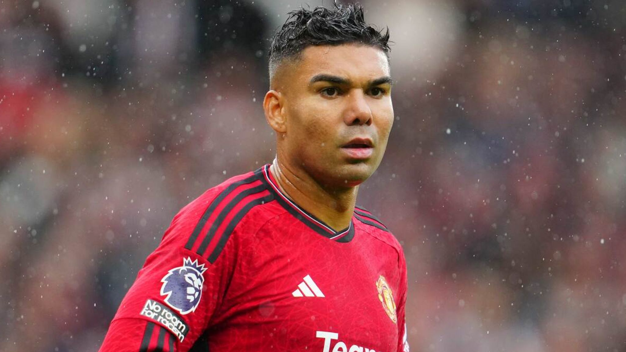 Casemiro đáp lại những lời chỉ trích mình